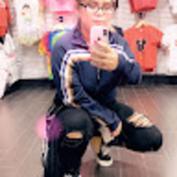 Meet your Posher, Ruby's - Picture 1 of 1